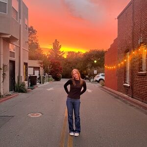 Meet your Posher, Ana